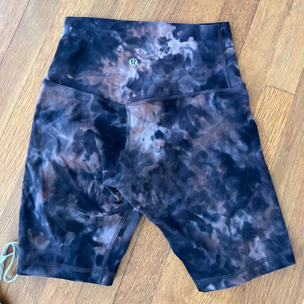 lululemon athletica womens' Black & Brown Marble Tie-Dye bike short